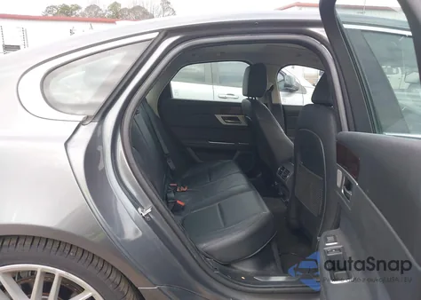 2017 Jaguar Xf 35T Prestige z USA, uszkodzony, nr VIN SAJBK4BV5HCY47515